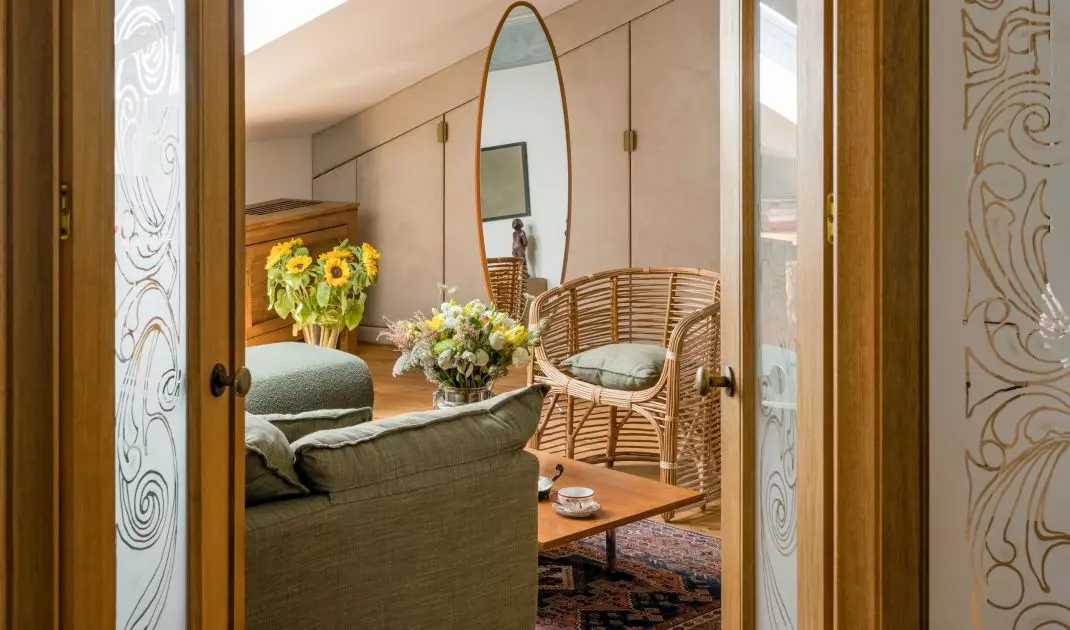 Modern furnishings have been combined with vintage elements