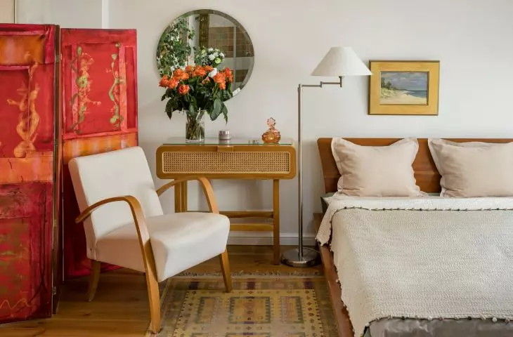Screen adds color to bedroom design