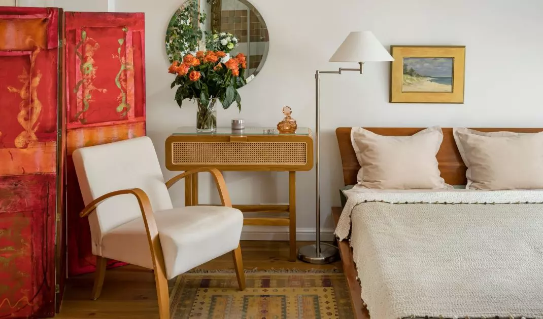 Screen adds color to bedroom design