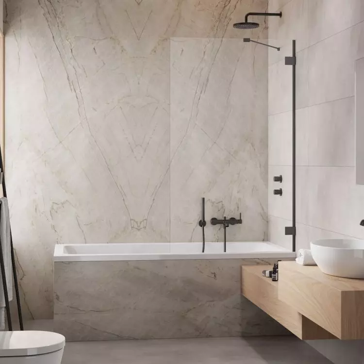 Bathtub screen protects bathroom from water splashes
