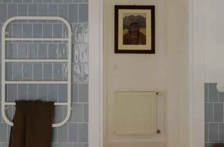 Widok z łazienki na korytarz