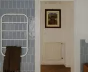 Widok z łazienki na korytarz
