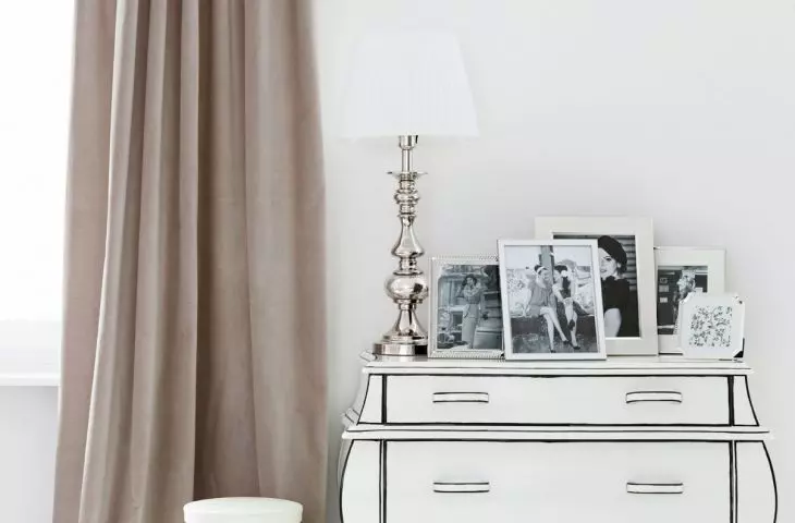 Choose decorative lamps with delicate lampshades