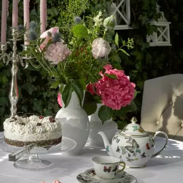 Flowers and china will create a romantic atmosphere