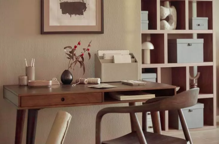 A well-organized desk will make it easier to focus