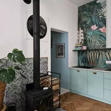 The goat-type fireplace stood against a background of ornate tiles