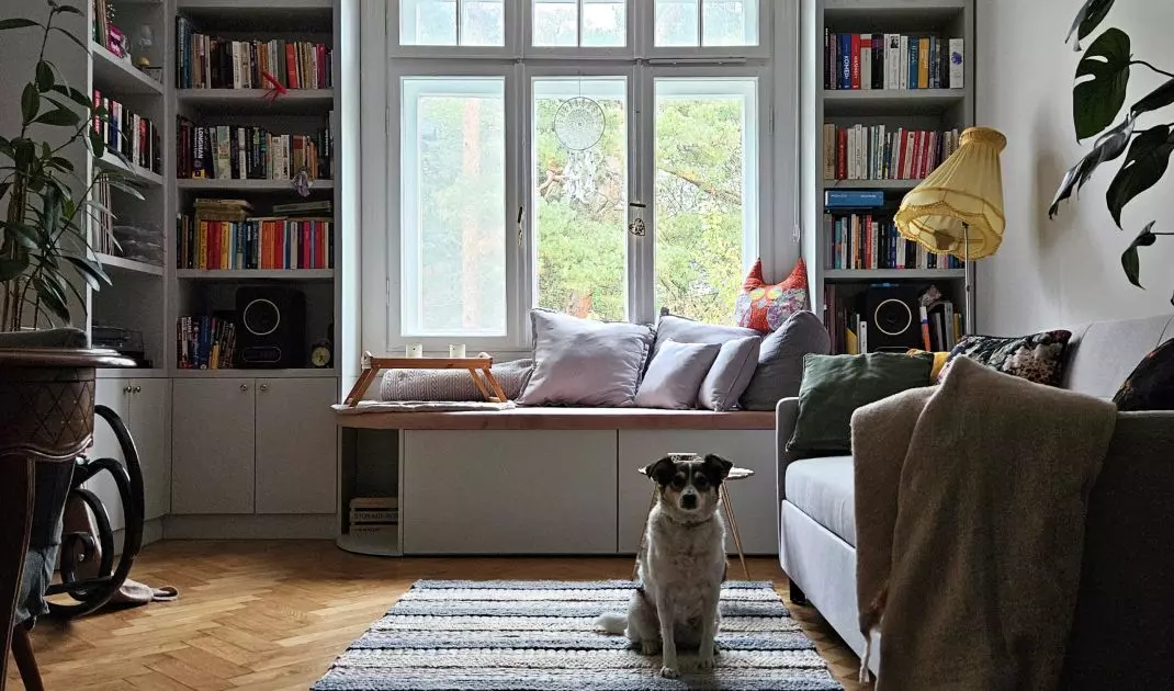 The interior is also inhabited by the dog Florcia