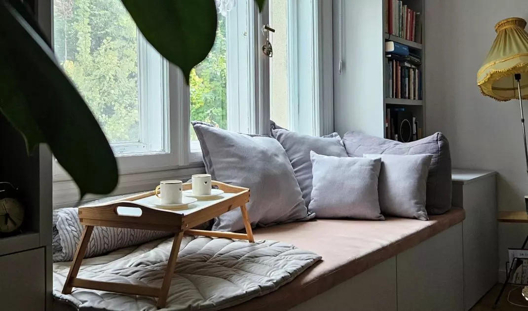 The wall with the window has been allocated for a bookcase