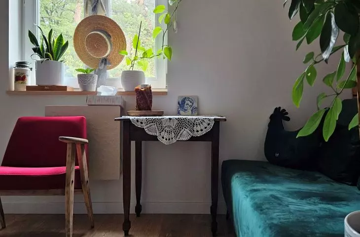 The apartment has a lot of vintage elements