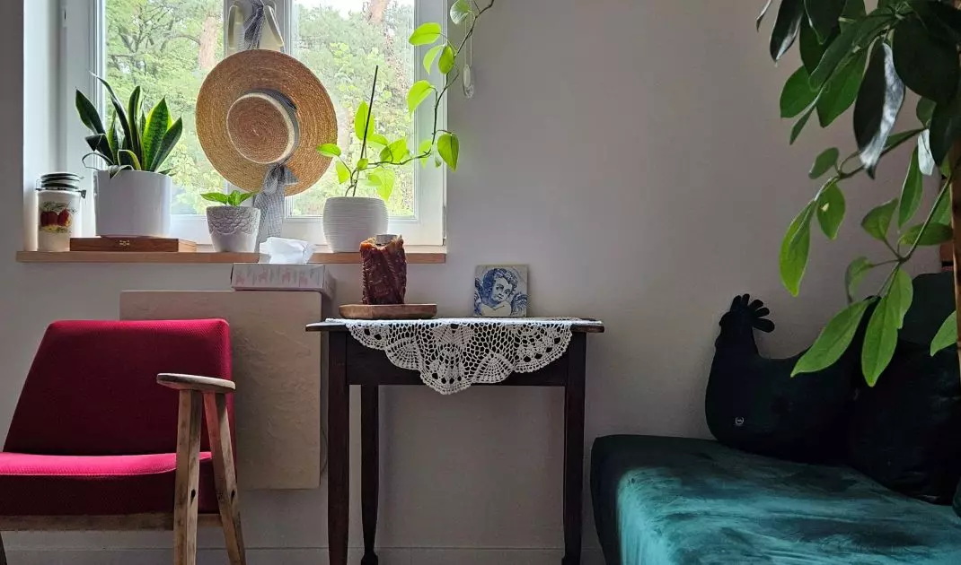 The apartment has a lot of vintage elements