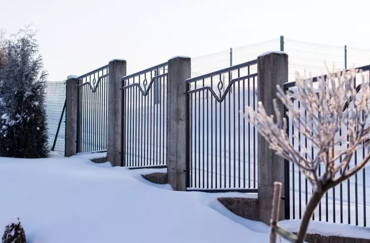 DUPLEX system effectively protects the fence from corrosion