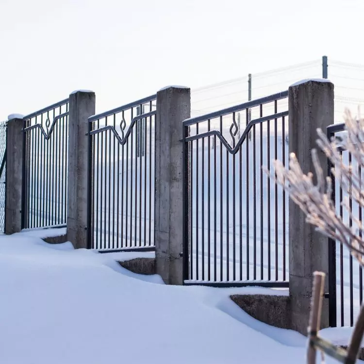 DUPLEX system effectively protects the fence from corrosion