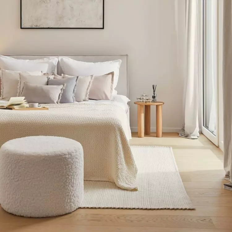 The poufs can be used in the living room, dressing room, bedroom or children's room, among others