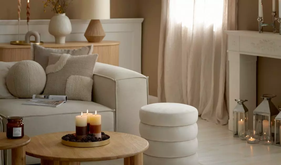 The poufs can have upholstery made of different materials, such as wool, linen, leather or synthetic materials