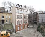 Tenement house at 17 Biskupia Street has regained its former glory
