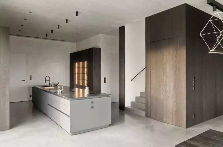 Kitchen design combines wood, stone and veneer