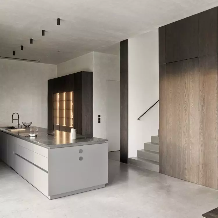 Kitchen design combines wood, stone and veneer