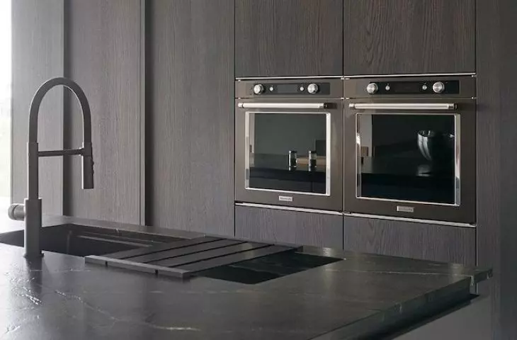 The cabinet was made of oak veneer with a brushed surface