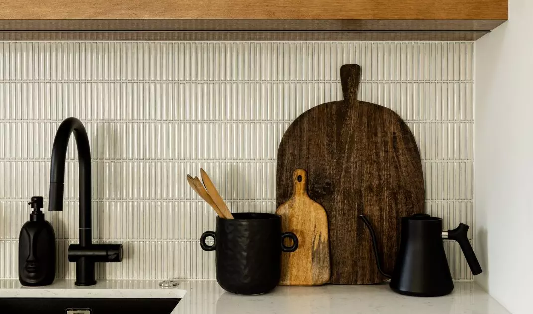 The kitchen is kept in earthy colors