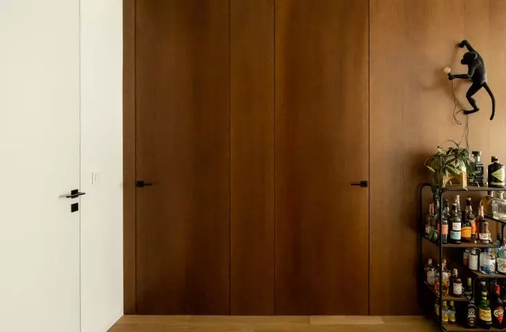 The arrangement is full of intriguing details