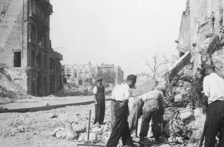 Miasto na celowniku — WARSZAWA