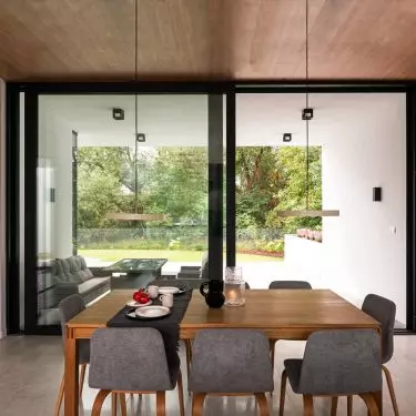 Large glazed areas tie the interior together with the surroundings