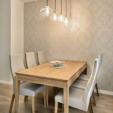 The wall in the dining room was decorated with a typical arabesque