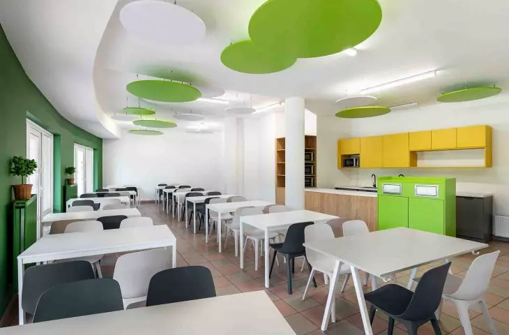 przestrzeń edukacyjna miała tworzyć dobre warunki nie dla dla nauki, ale również integracji i odpoczynku