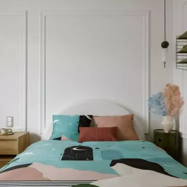The walls of the room are decorated with stucco