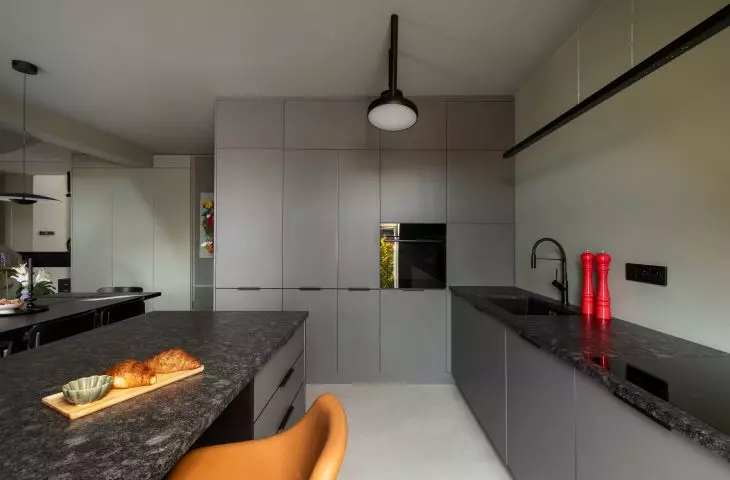 Spacious kitchen 