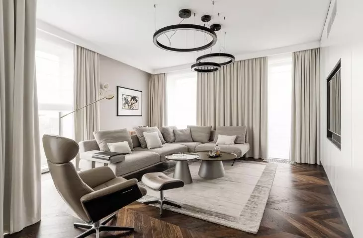 The basis of the arrangement was a wooden floor
