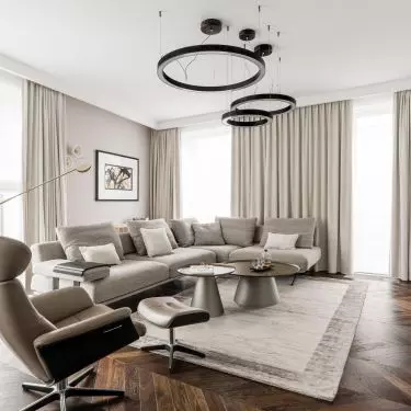 The basis of the arrangement was a wooden floor