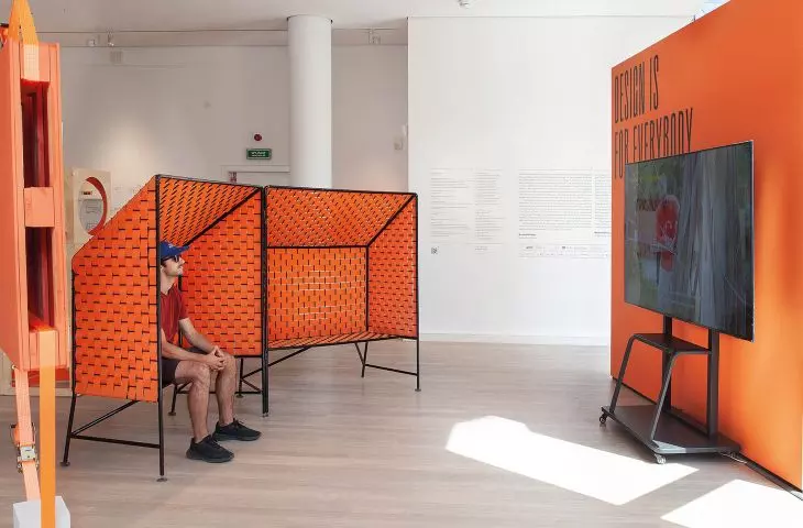 For Jakub Szczęsny, it is extremely important to participate in the design process of the future users of the facility; thus, the modular, portable Bench was created