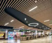 Solid Wood Grid ceiling, Sterrenburg Shopping Center in Dordrecht, the Netherlands Photo: Hunter Douglas Architectural
