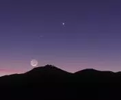 The crescent moon and the glow of the Earth over the ESO Paranal Observatory in Chile 27.10.2011