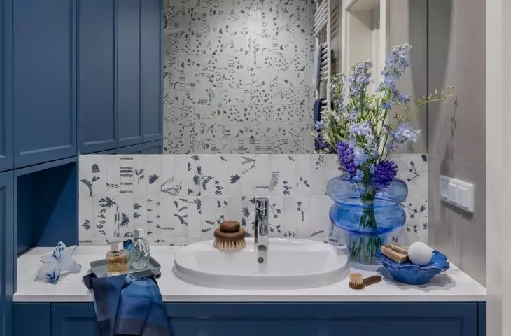 Cobalt was used in the design of the bathroom