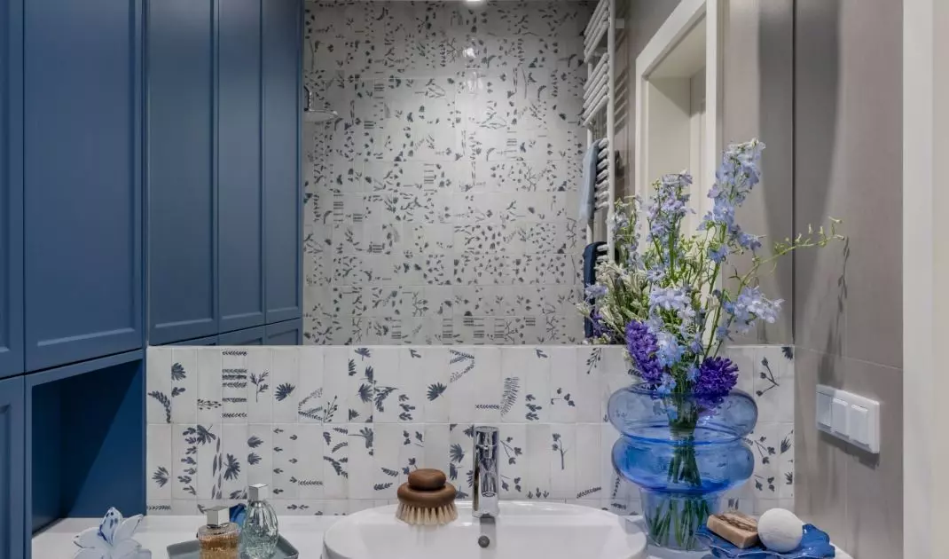Cobalt was used in the design of the bathroom