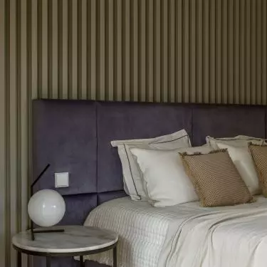 The interior color scheme refers to the nearby forest