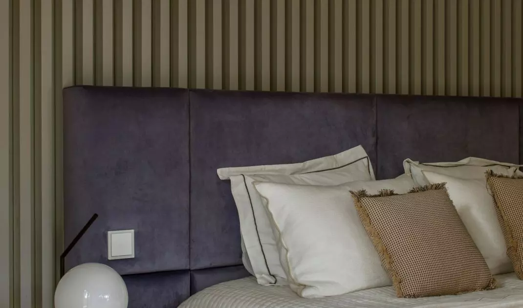 The interior color scheme refers to the nearby forest