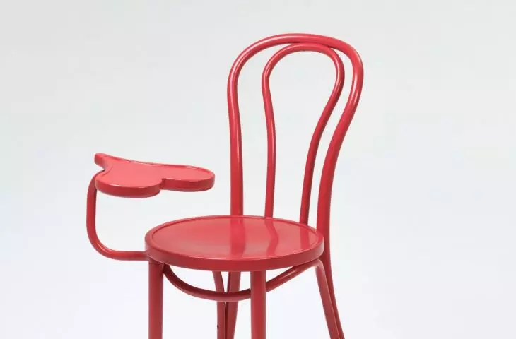 Cuore is a new version of the Thonet chair