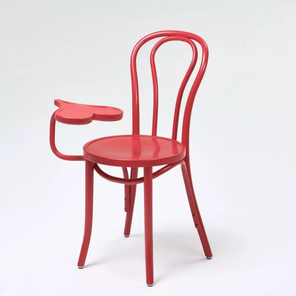 Cuore is a new version of the Thonet chair