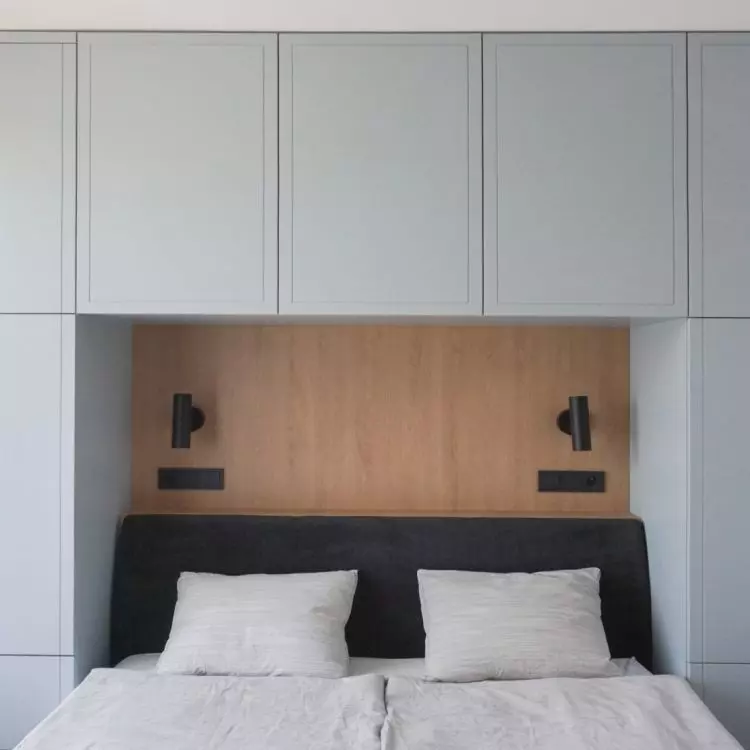 Use the wall behind the bed to create built-ins