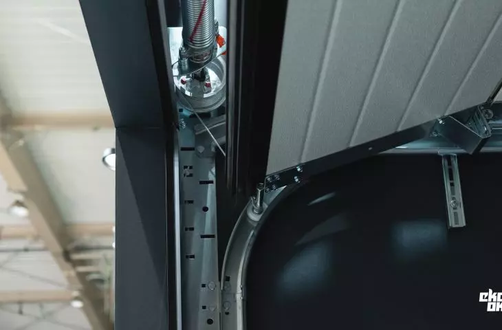 INFINITI Thermo wyznacza nowy standard dla segmentowych bram garażowych
