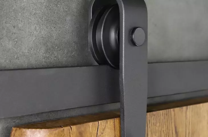 Black tie guide - roller