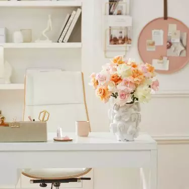 Good desk organization facilitates concentration and improves productivity