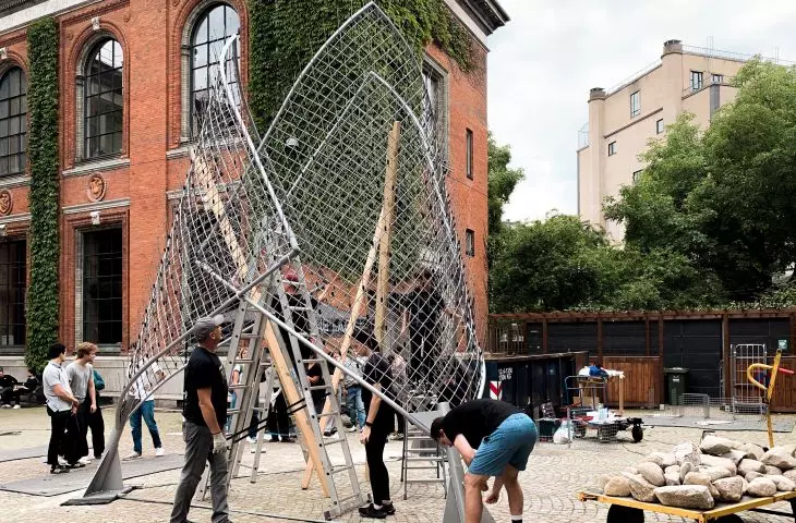Komorebi pavilion, during installation