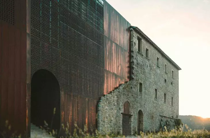 Redevelopment of the Abbey of Saint-François in Santa Lucia di Tallà(design: Amelia Tavella Architectes), France