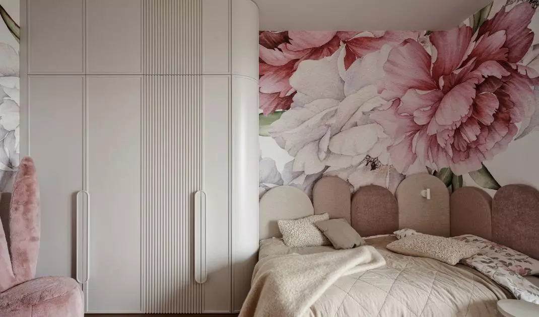A floral wallpaper was used in the youngest daughter's room