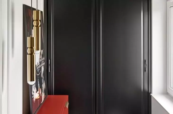 The contrasting cabinet features fun graphics