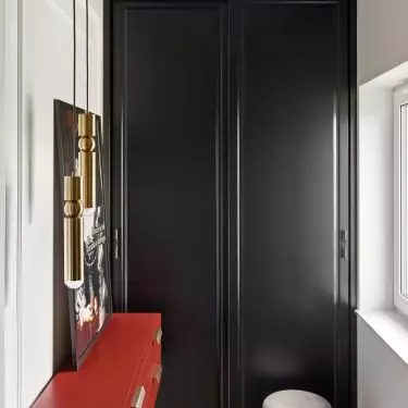 The contrasting cabinet features fun graphics